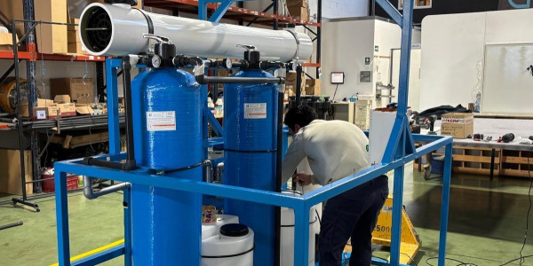 En pleno proceso de fabricación de una nueva planta de filtración de agua