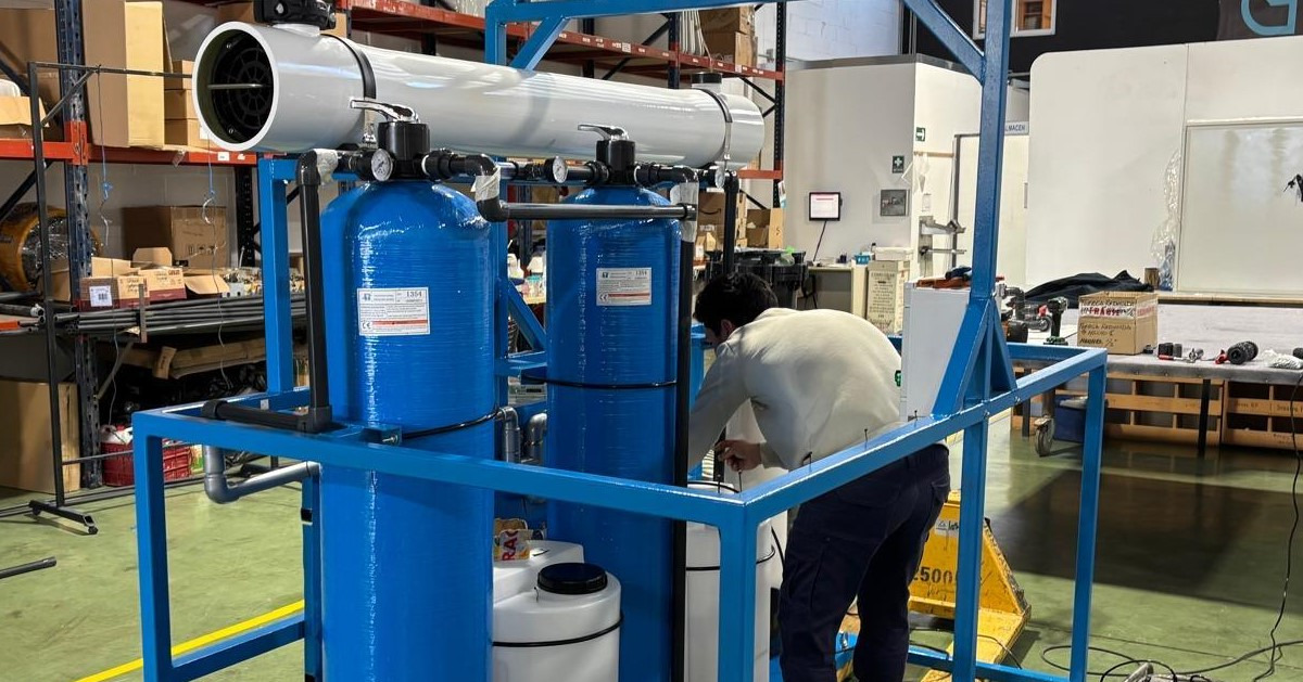 En pleno proceso de fabricación de una nueva planta de filtración de agua